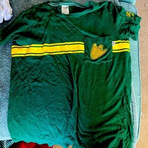 Pink brand oregon ducks shirt